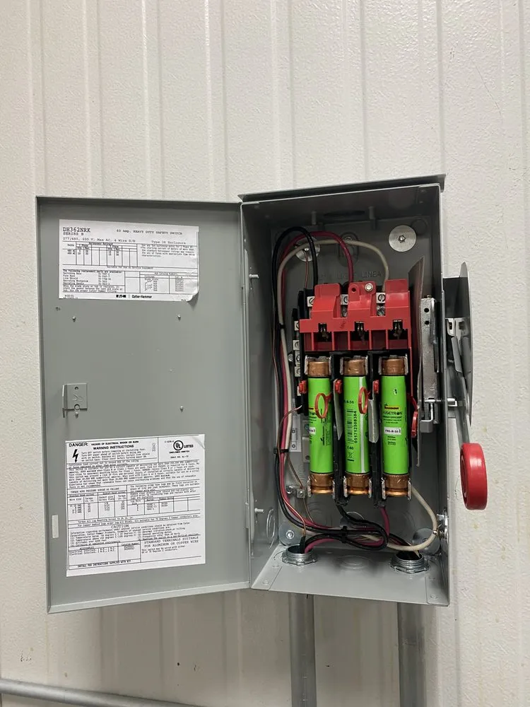 Licensed electrician providing lighting installation in Glen Ridge, FL - Eminent Electric