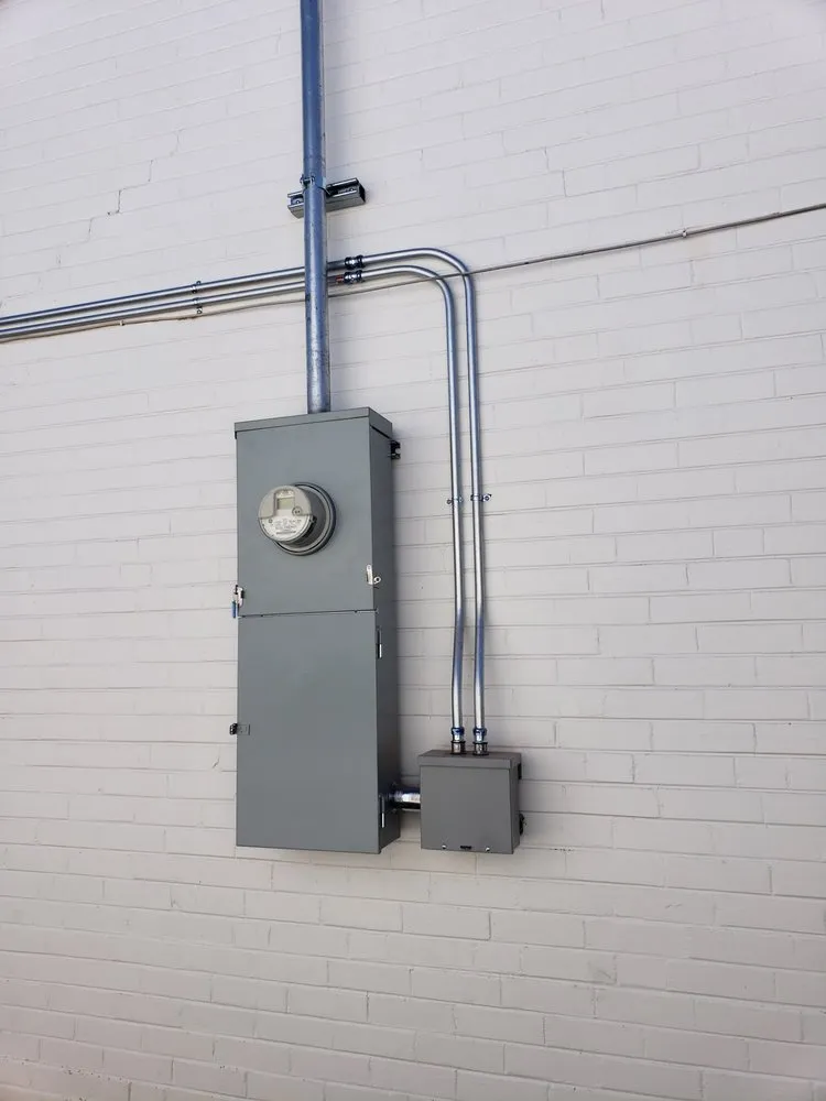 Affordable outlet and switch repair experts serving San Fernando Valley, CA - Empire Energy Solution
