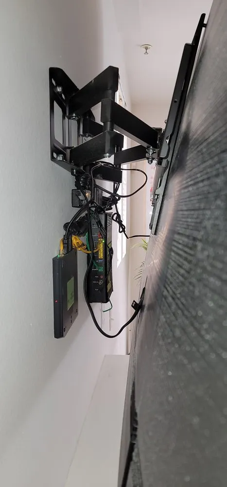 Certified outlet and switch repair experts serving San Fernando Valley, CA - Empire Energy Solution