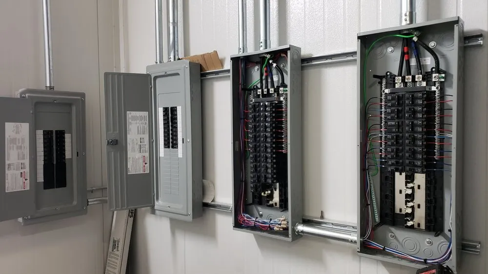 Affordable electrician providing emergency electrical service in San Fernando Valley, CA - Empire Energy Solution