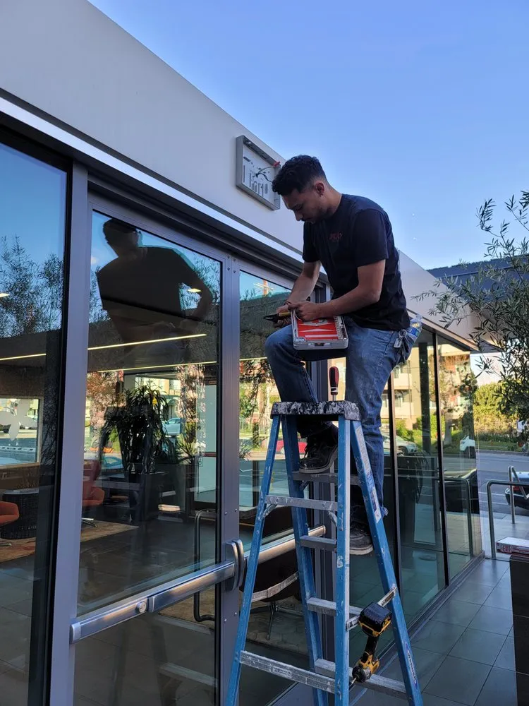 Expert electrician providing electrical repair in San Fernando Valley, CA - Empire Energy Solution