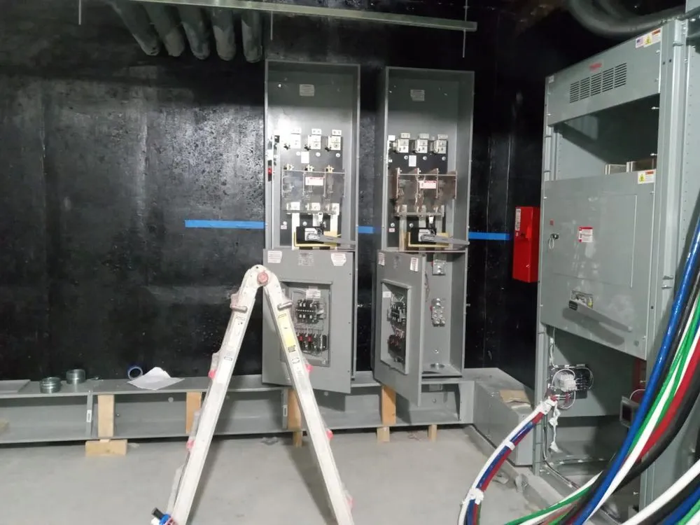 Certified electrician providing circuit breaker repair in , 