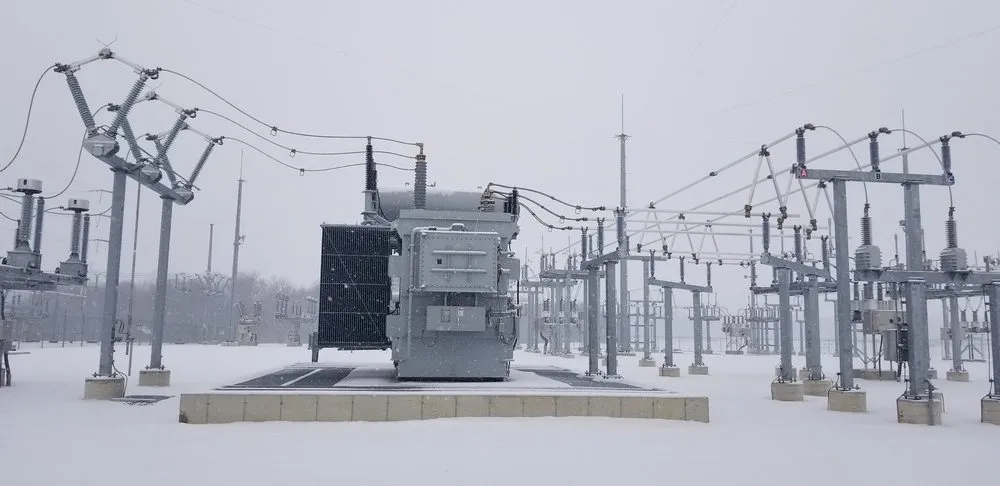 Professional electrician providing lighting installation in , 