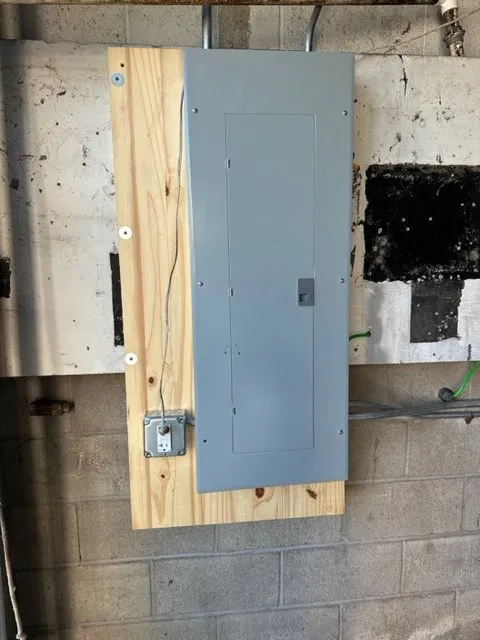 Reliable electrician providing electrical repair in ,