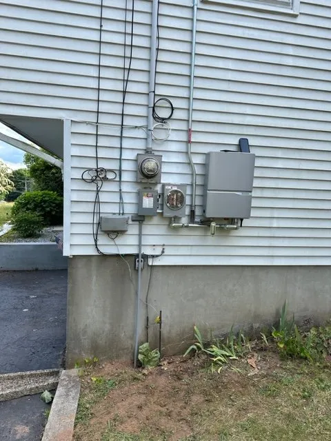 Trusted electrician providing circuit breaker repair in ,