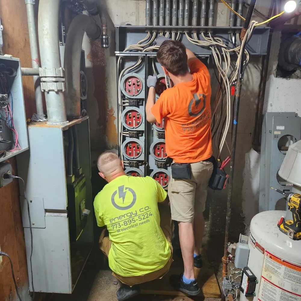 Certified electrician providing circuit breaker repair in ,