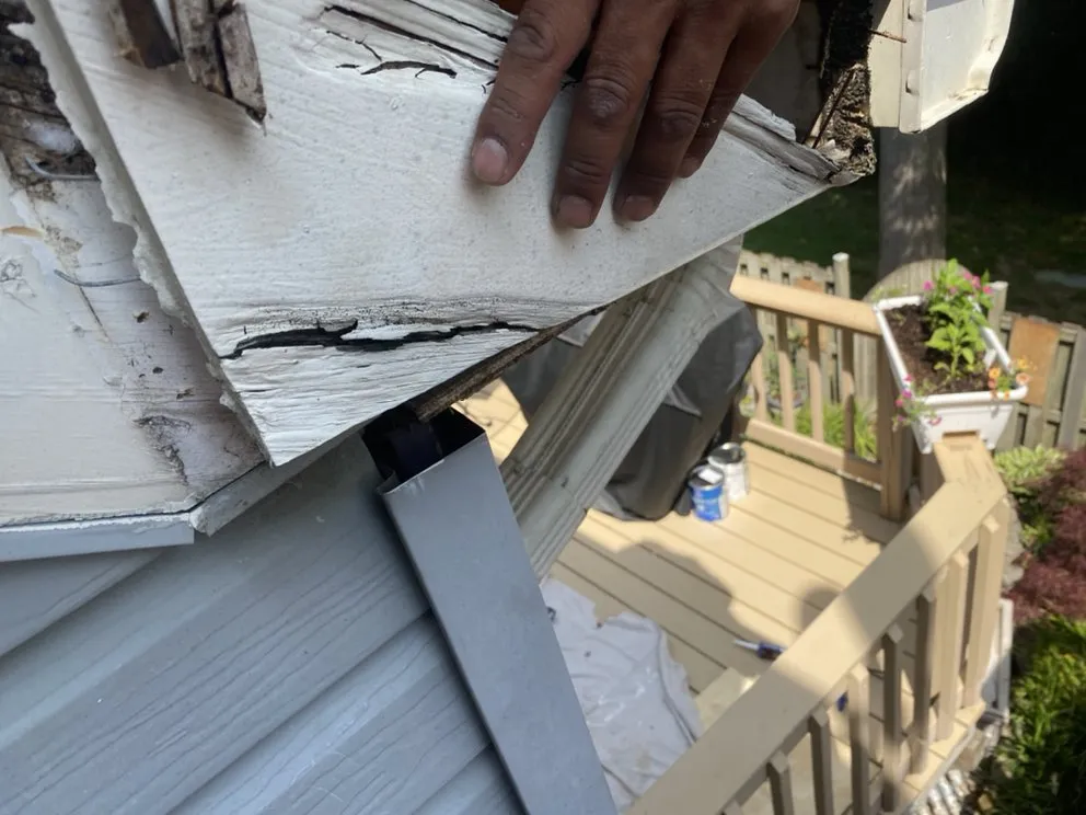 Emergency electrical service for homes in lighting installation,  by 