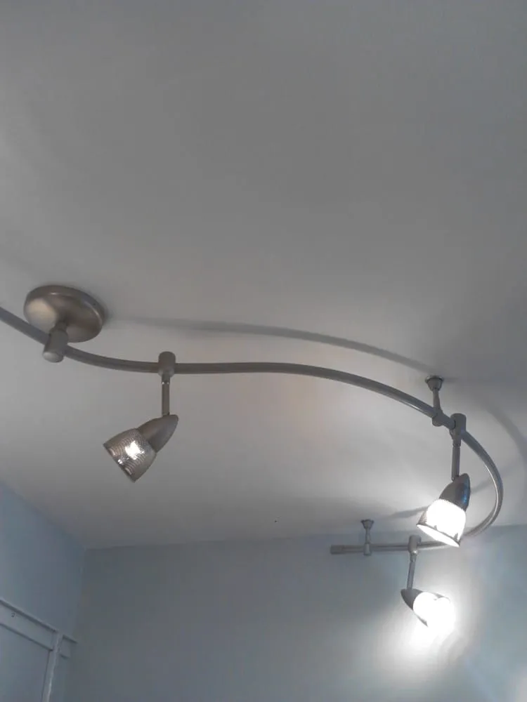 Certified electrician providing emergency electrical service in Chicago, IL - Energy Systems Management, Inc.