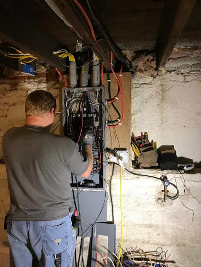 Reliable electrician providing electrical repair in , 