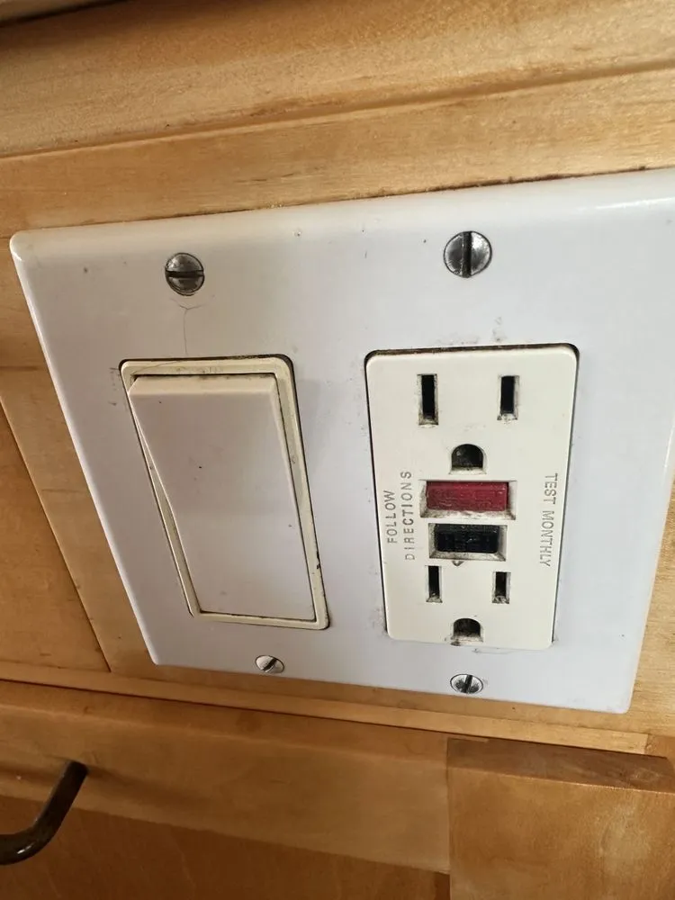 Trusted electrician providing electrical repair in , 