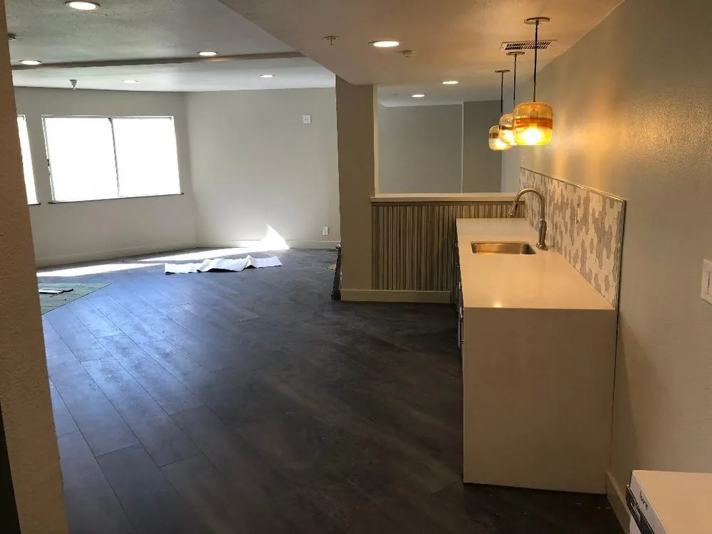 Slide of Enrique Construction