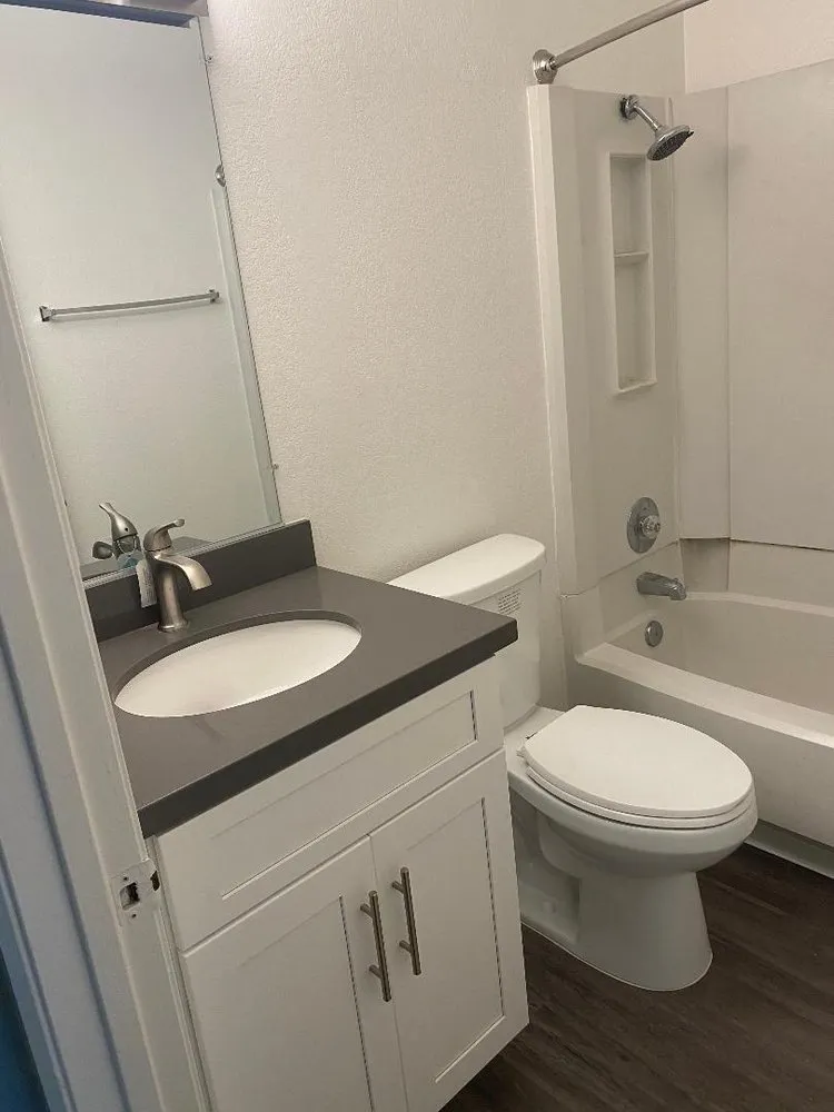 Slide of Enrique Construction