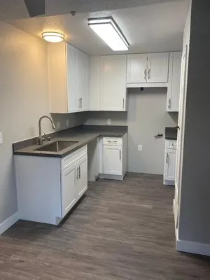 Enrique Construction Logo