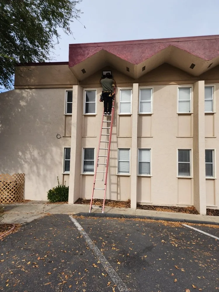 Slide of Enríque electric