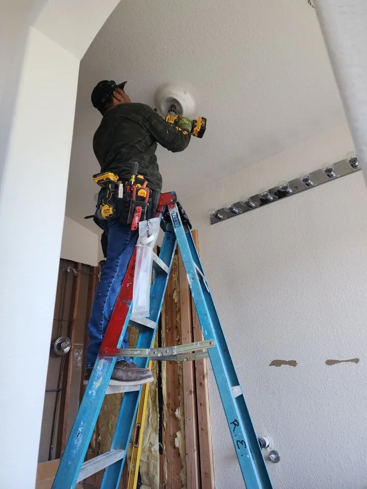 Slide of Enríque electric