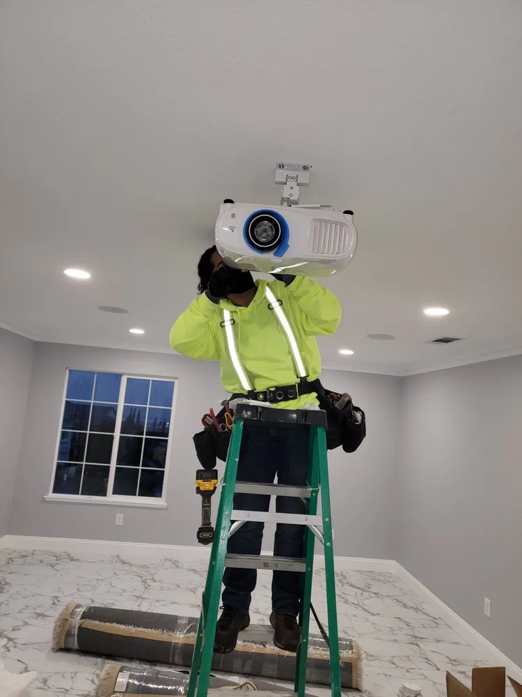 Slide of Enríque electric