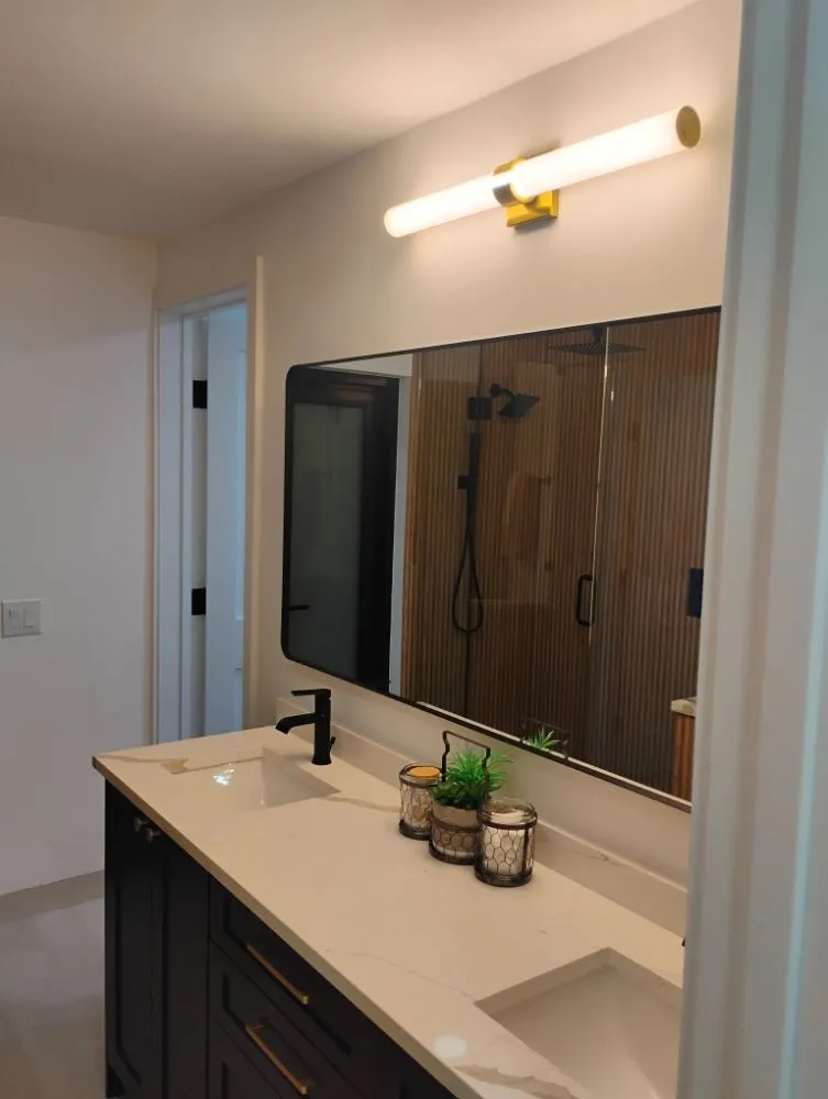 Licensed electrician providing outlet and switch repair in , 