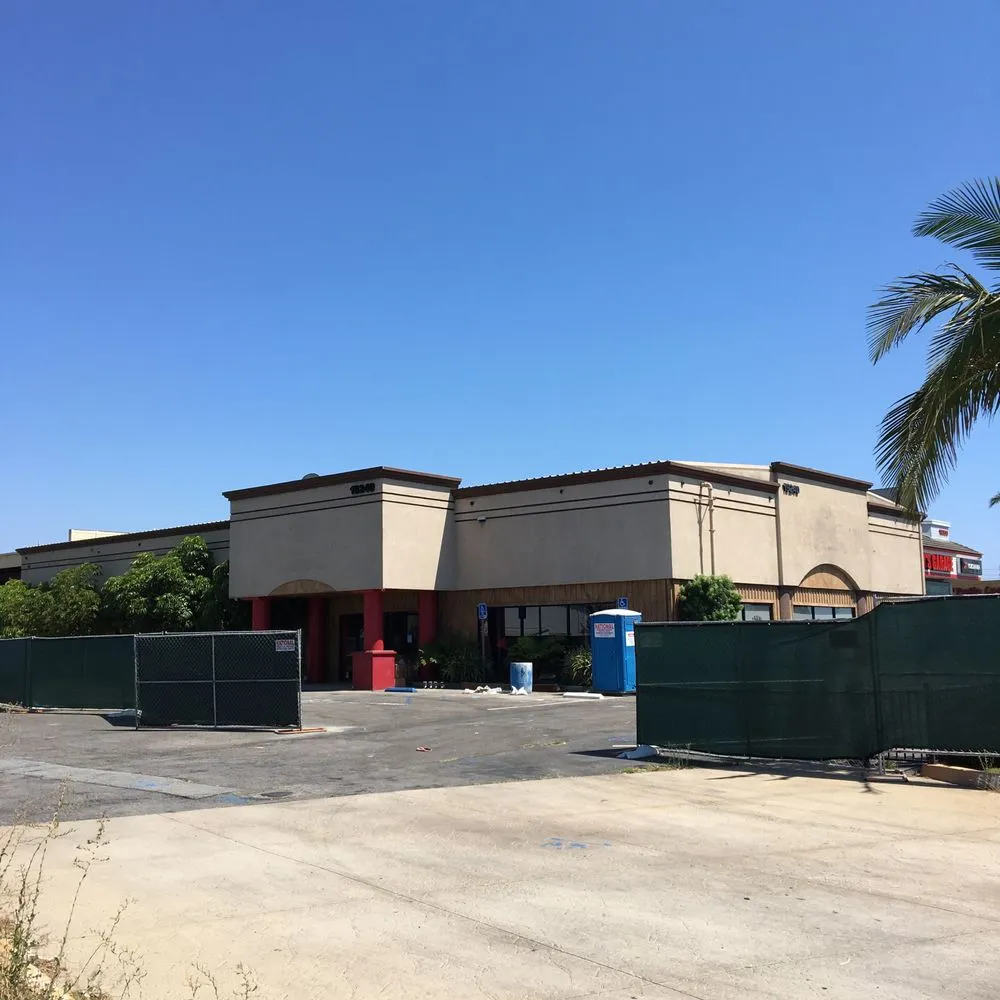 Professional electrician providing circuit breaker repair in , 