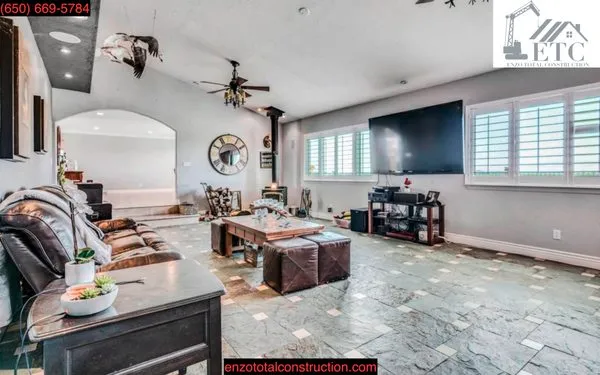 Enzo Total Construction Logo