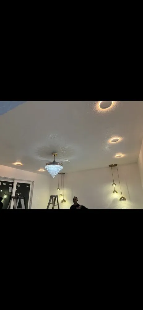 Affordable electrician providing circuit breaker repair in Tampa Bay, FL - EOG Team Work Service