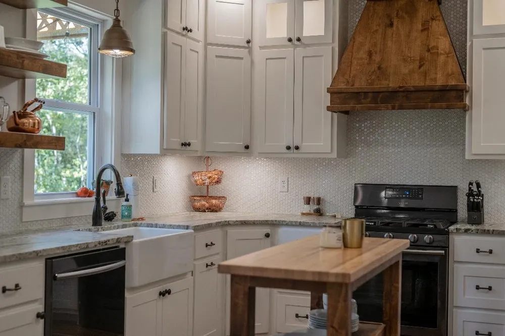 Certified electrician providing lighting installation in , 