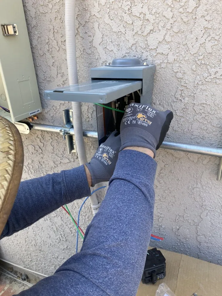 Emergency electrical service for homes in circuit breaker repair,  by 