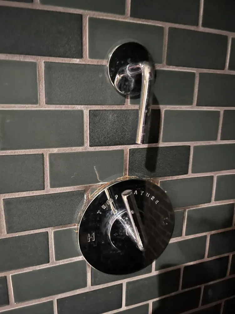 Slide of E&r Reasonable Prices Electrical & Plumbing & Heating