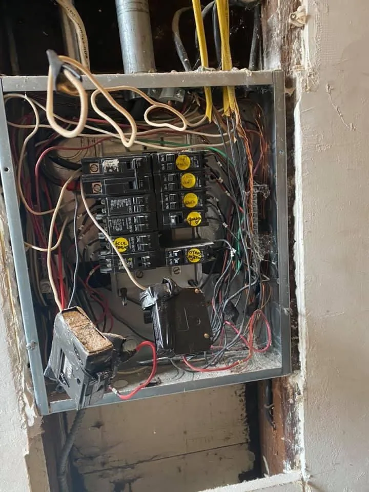 Slide of Erick electrician