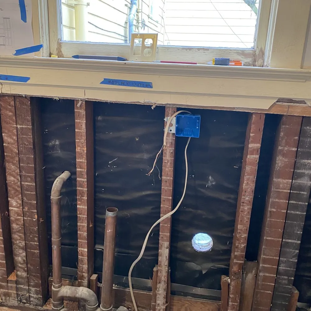 Slide of Erick electrician