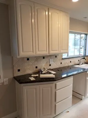 Eric's Handyman service's Logo