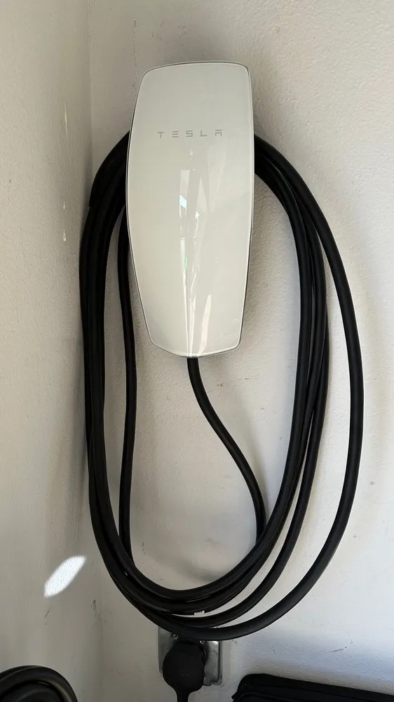 Slide of Eric's Lighting and Electrical Service