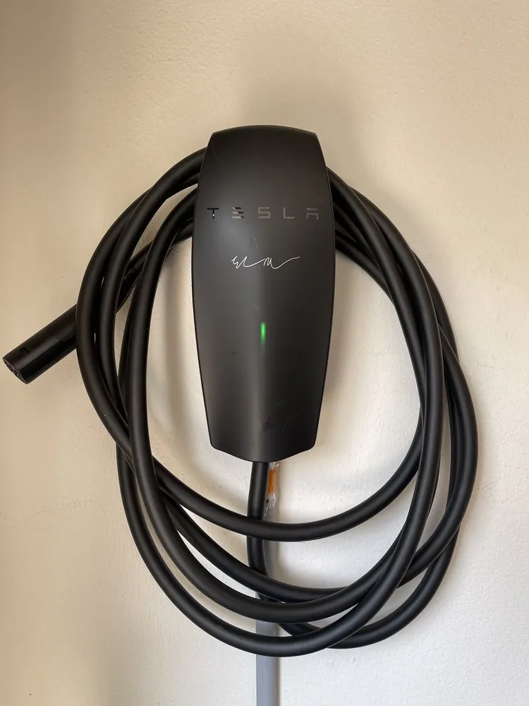 Slide of Eric's Lighting and Electrical Service