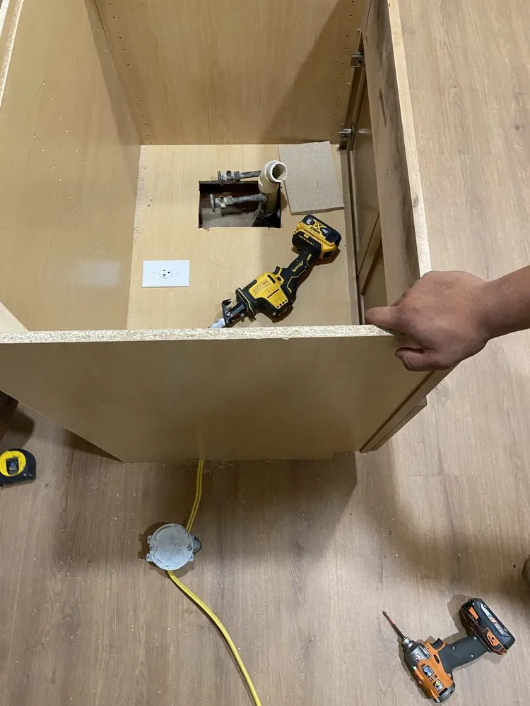 Emergency electrician providing electrical repair in Del Valle, TX - Erikelectrician