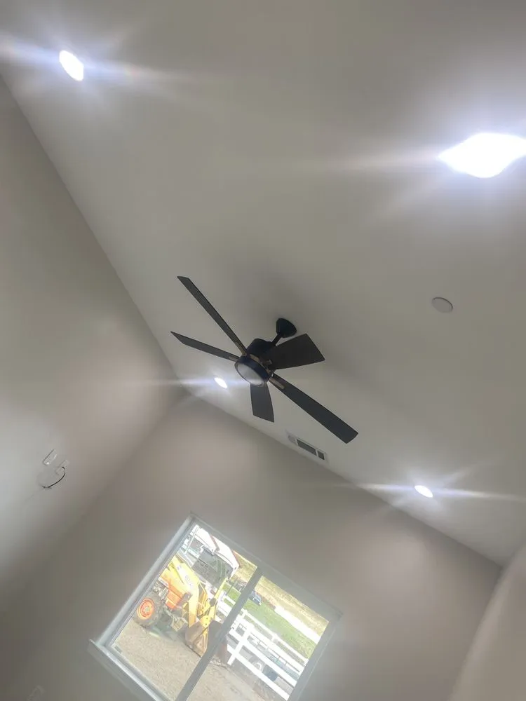 Licensed electrical service for homes in lighting installation,  by 