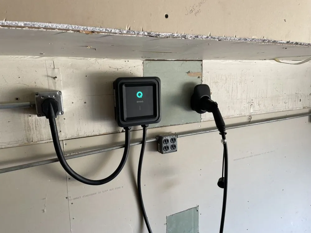 Slide of Ern Electrical & Handyman Services