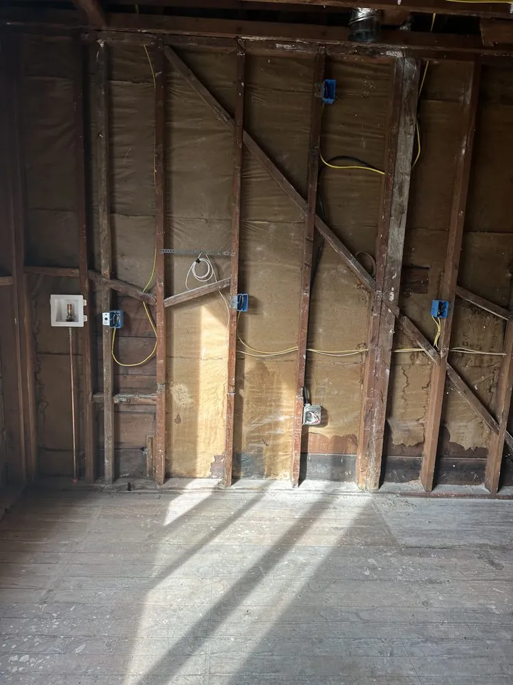 Slide of Erwin-Handyman