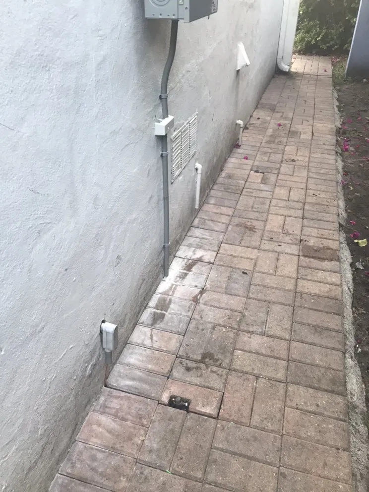 Slide of E&S Electric Contractor