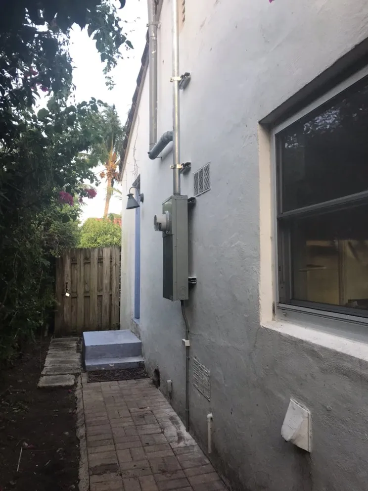 Slide of E&S Electric Contractor