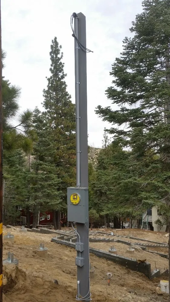 Licensed electrician providing circuit breaker repair in ,