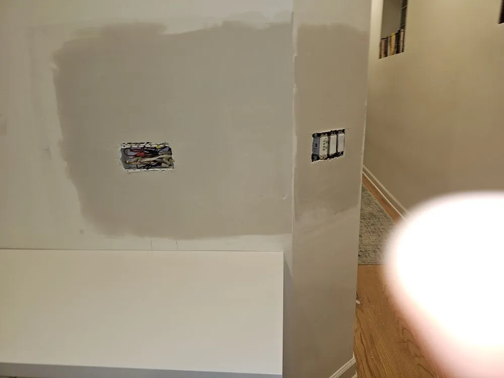 Trusted electrician providing emergency electrical service in , 