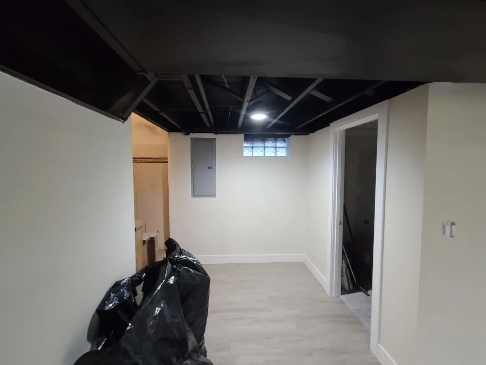 Emergency electrician providing circuit breaker repair in Chicago, IL - Essential Home Solutions