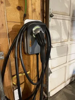 Estarik Services Logo