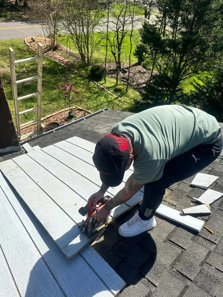 Certified electrician providing emergency electrical service in , 