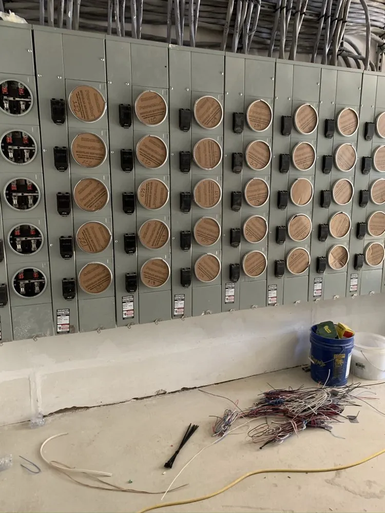 Slide of Etzae Electric Services