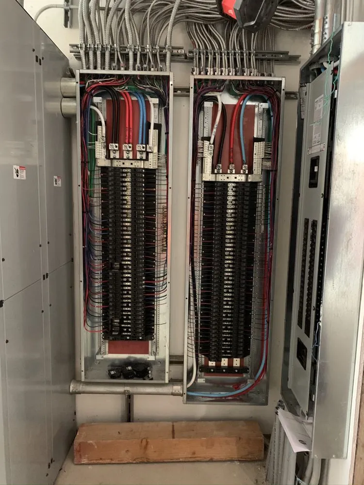 Slide of Etzae Electric Services