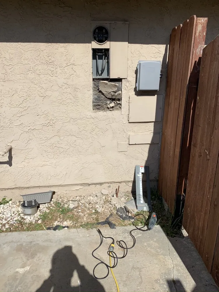 Slide of Etzae Electric Services