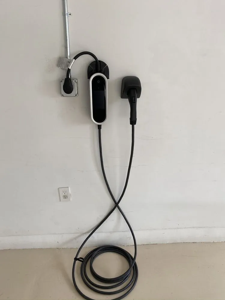 Professional electrician providing lighting installation in , 