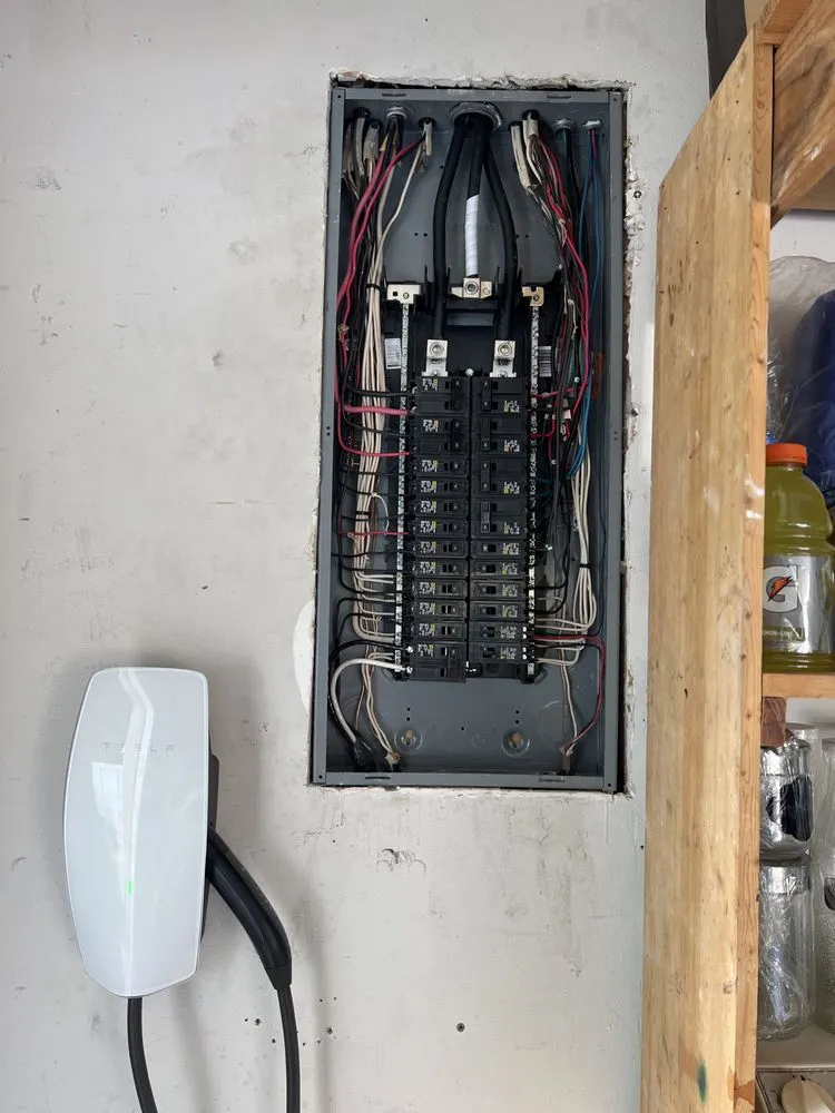 Reliable circuit breaker repair service in ,  - EV Electric