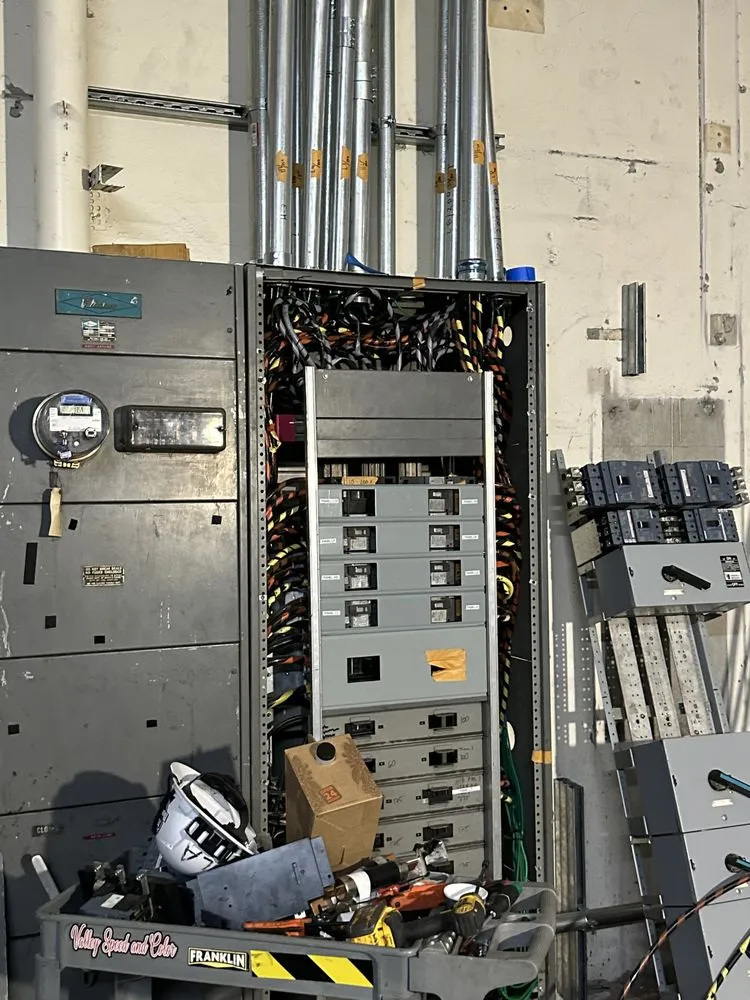 Professional electrician providing emergency electrical service in , 