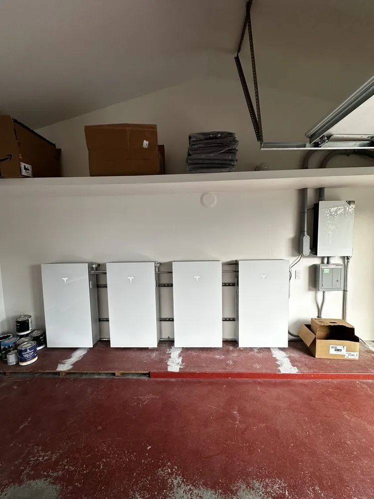 Certified electrician providing electrical repair in , 